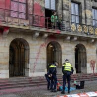 Vandalizado el Palacio Real de Ámsterdam con pintura roja y mensajes contra Israel