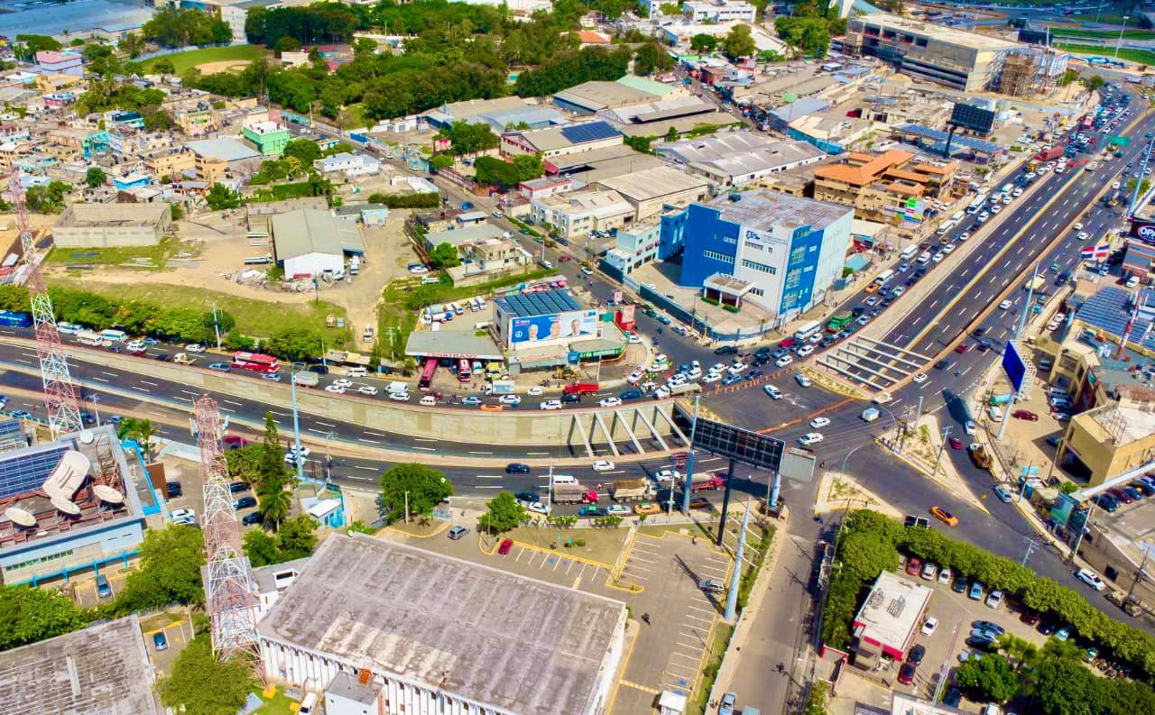 Abinader desata el caos vial con nuevo paso a desnivel en Santo Domingo