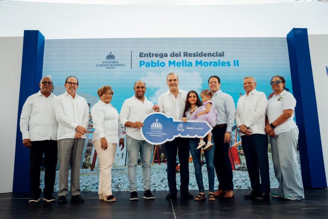 Abinader y Ministro Bonilla entregan 95 nuevas viviendas en Santo Domingo Oeste