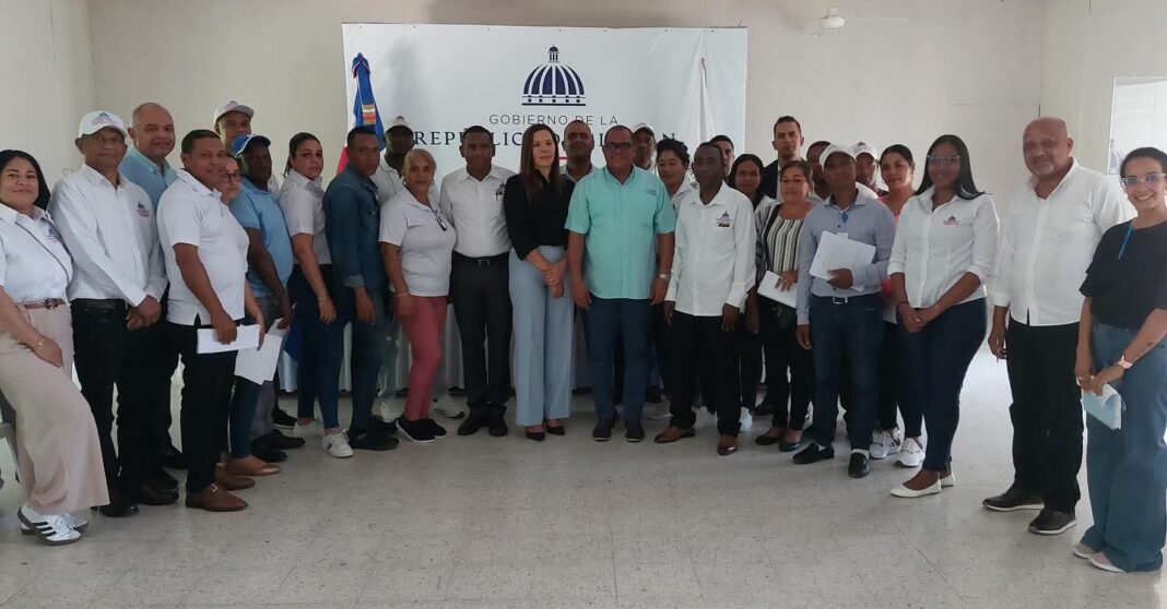 Gobernación de Azua y Organización de Seguridad Comunitaria refuerzan alianza por el bienestar ciudadano