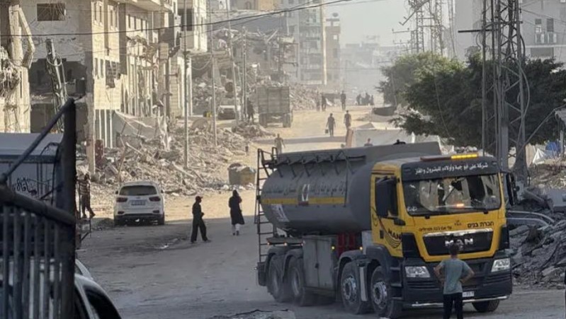 Defensa Civil dice a los gazatíes que no intenten volver a la capital por miedo a ataques