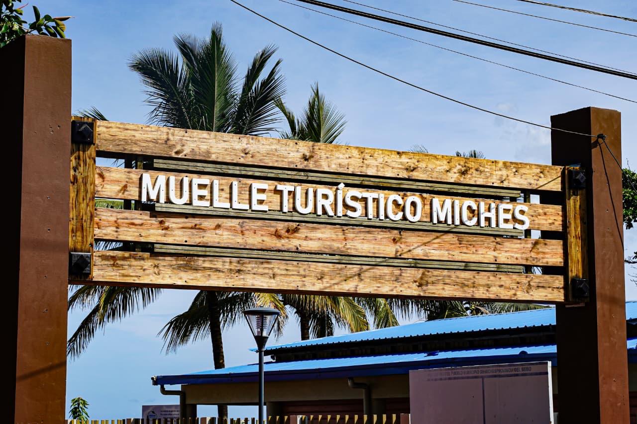 Residentes de Miches celebran la reinauguración del muelle turístico