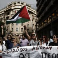 Miles de personas vuelven a manifestarse en Grecia contra la jornada laboral de 13 horas
