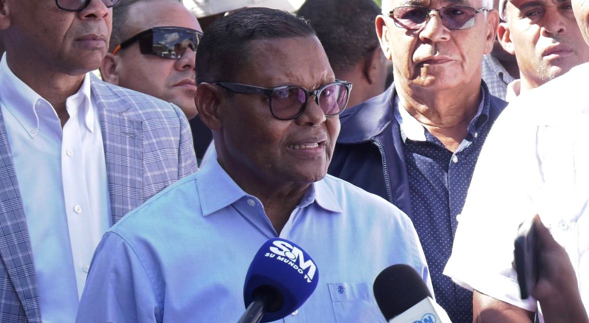 Choferes protestan por eliminación del subsidio a combustibles; amenazan subirán pasaje a 90 pesos