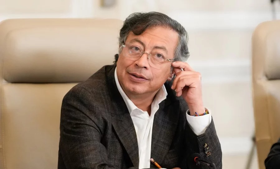 Petro se reúne con el encargado de negocios de EE.UU. en medio de la crisis diplomática