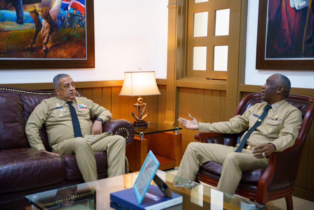 Director de Migración se reúne con comandante de la Armada para fortalecer cooperación institucional | 3 | Director de Migración se reúne con comandante de la Armada para fortalecer cooperación institucional