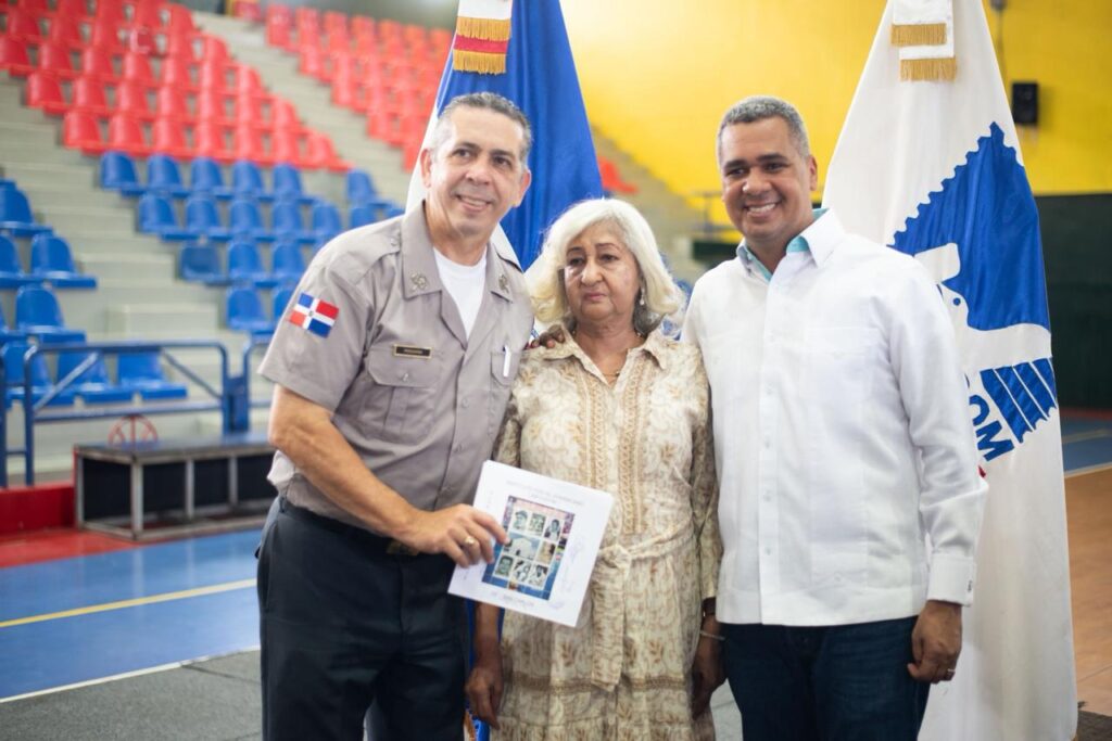 INPOSDOM emite sellos postales en honor a figuras del deporte y la música de San Carlos | 4 | INPOSDOM emite sellos postales en honor a figuras del deporte y la música de San Carlos