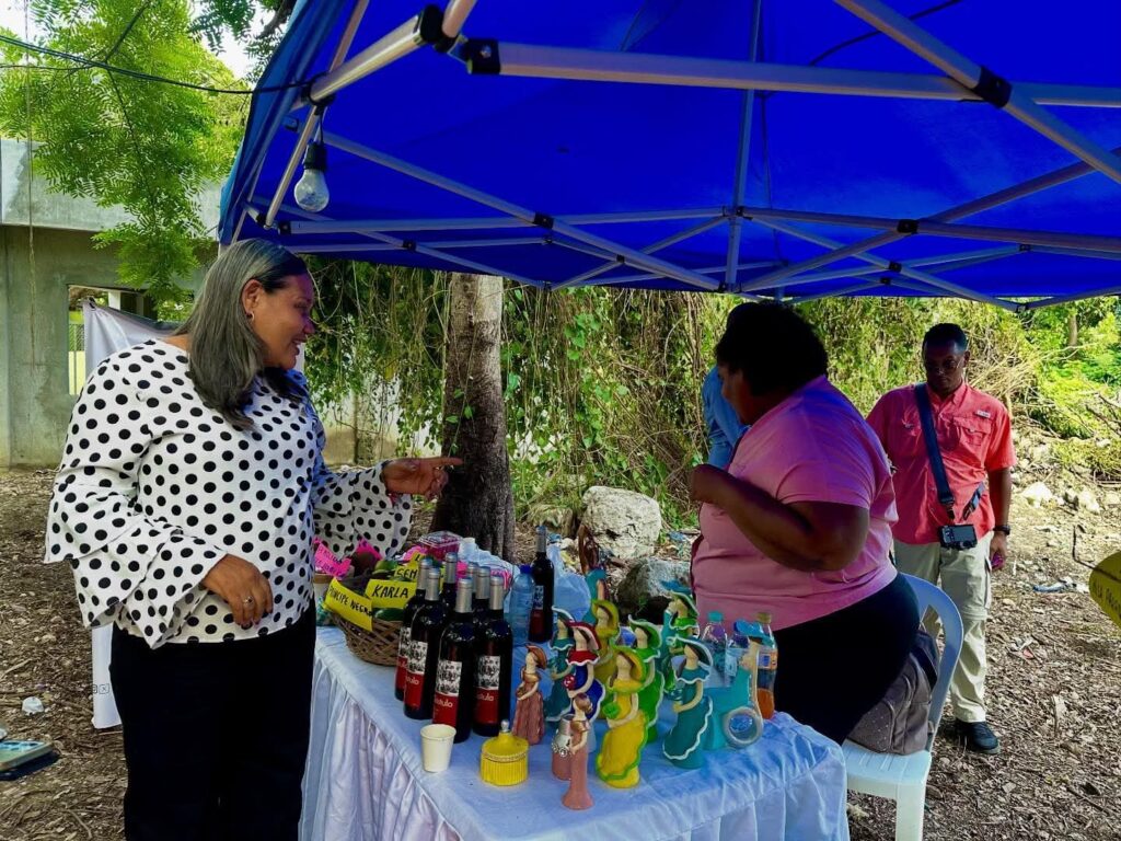Gobernadora resalta el aporte de la mujer rural en feria intercomunitaria de Azua | 4 | Gobernadora resalta el aporte de la mujer rural en feria intercomunitaria de Azua