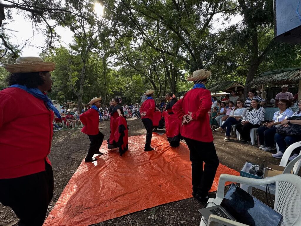 Gobernadora resalta el aporte de la mujer rural en feria intercomunitaria de Azua | 2 | Gobernadora resalta el aporte de la mujer rural en feria intercomunitaria de Azua