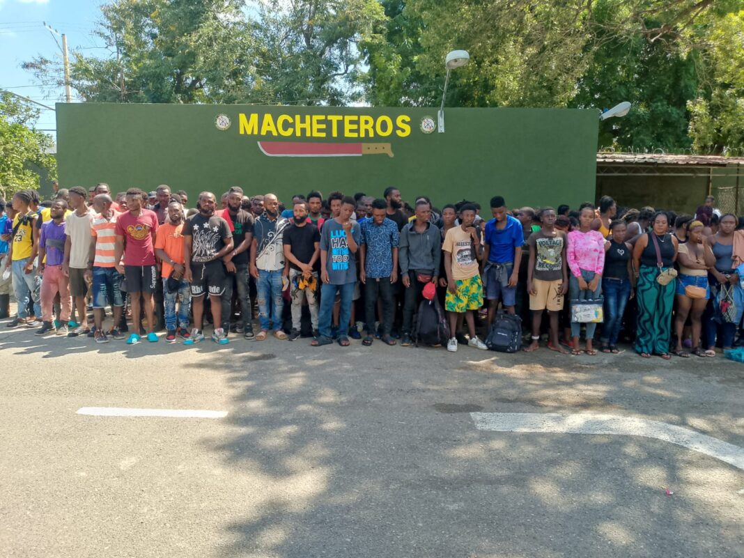 Ejército detiene a 170 extranjeros indocumentados en diferentes comunidades de Valverde