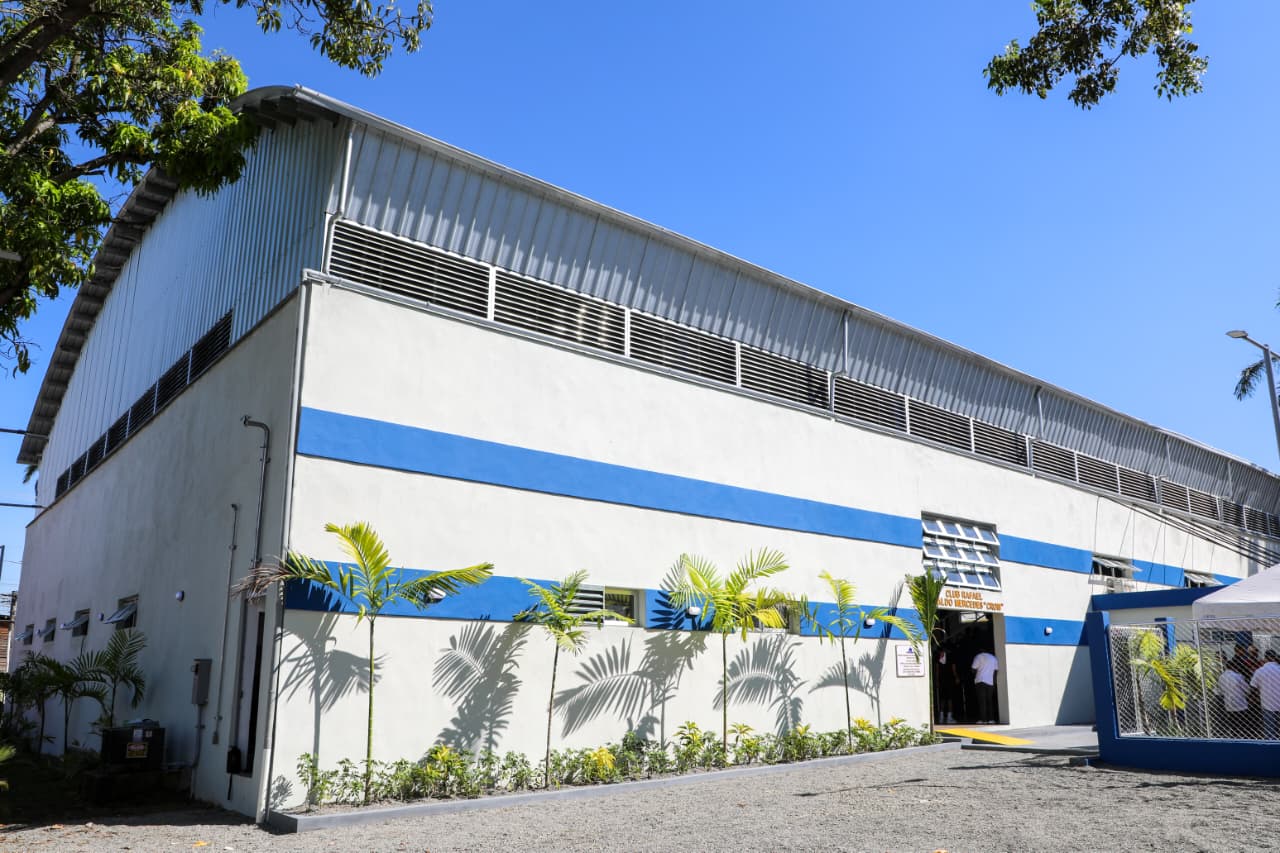 Gobierno inaugura Polideportivo Club Rafael Osvaldo Mercedes “CROM” en Villa Mella y anuncia otras obras