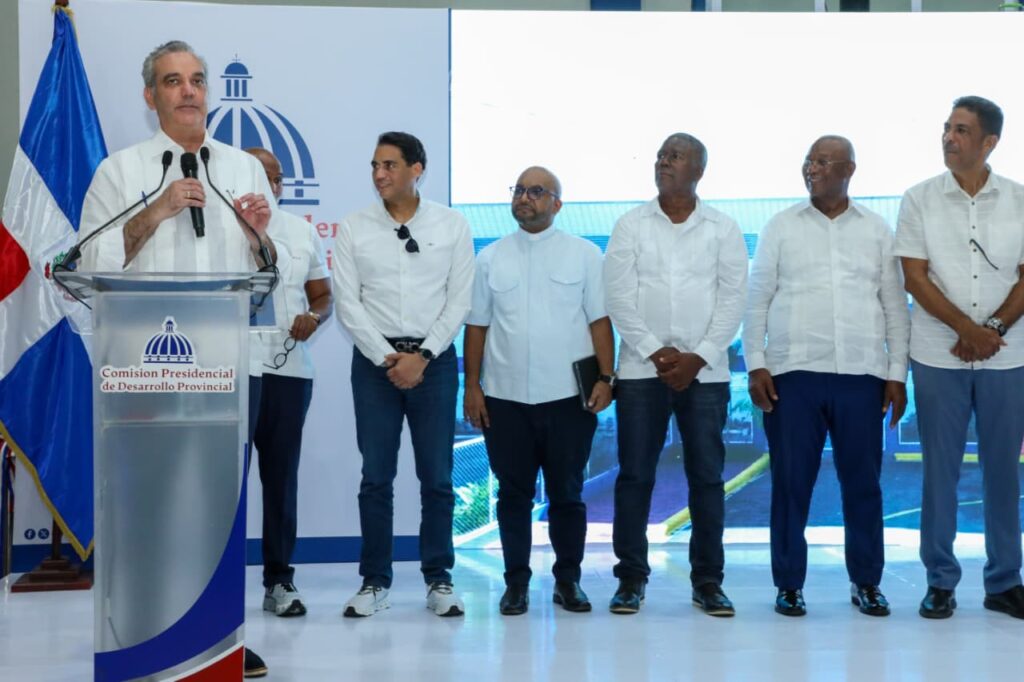 Gobierno inaugura Polideportivo Club Rafael Osvaldo Mercedes “CROM” en Villa Mella y anuncia otras obras | 3 | Gobierno inaugura Polideportivo Club Rafael Osvaldo Mercedes “CROM” en Villa Mella y anuncia otras obras - Noticias de hoy en República Dominicana | De Último Minuto