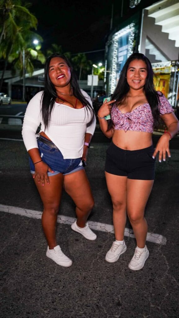 Fanáticos le "dieron hasta abajo" en concierto de Wisin y Jowell & Randy | 15 | Fanáticos le "dieron hasta abajo" en concierto de Wisin y Jowell & Randy - Noticias de hoy en República Dominicana | De Último Minuto