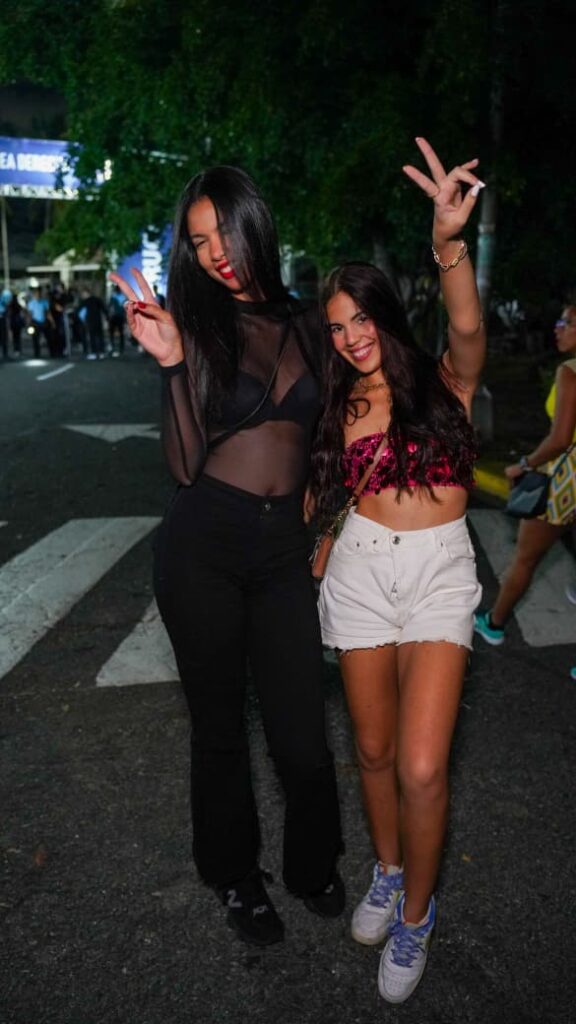 Fanáticos le "dieron hasta abajo" en concierto de Wisin y Jowell & Randy | 2 | Fanáticos le "dieron hasta abajo" en concierto de Wisin y Jowell & Randy - Noticias de hoy en República Dominicana | De Último Minuto