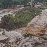 Desbordamiento de cañada provoca daños en el Distrito Municipal de La Sabina, Constanza