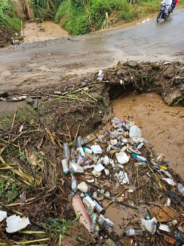 Desbordamiento de cañada provoca daños en el Distrito Municipal de La Sabina, Constanza | 4 | Desbordamiento de cañada provoca daños en el Distrito Municipal de La Sabina, Constanza