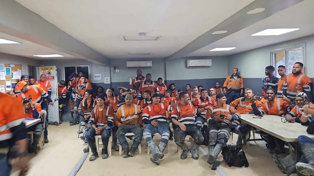 Rescatan con éxito a los 80 trabajadores atrapados en mina de CORMIDOM tras colapso parcial