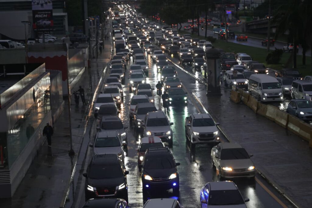 Tormenta Melissa provoca caos en el tránsito del GSD