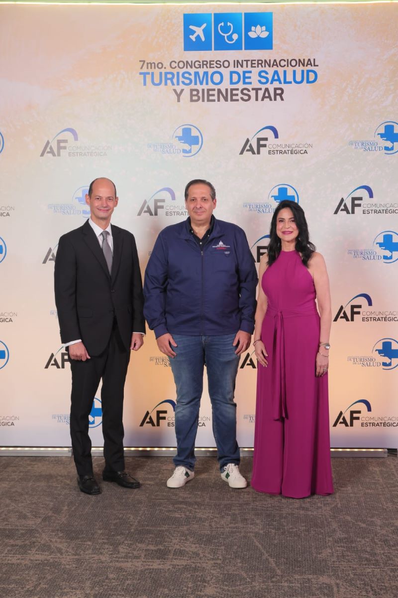 Dan apertura al cóctel inaugural del 7mo. Congreso Internacional de Turismo de Salud