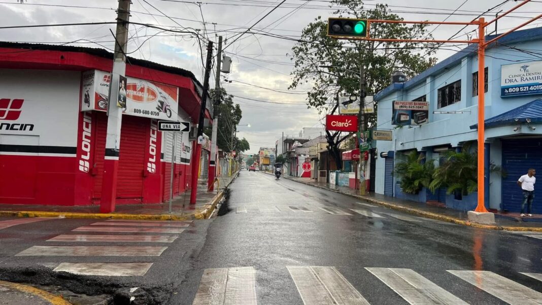 Azua amanece con lluvias moderadas por efectos de la tormenta Melissa
