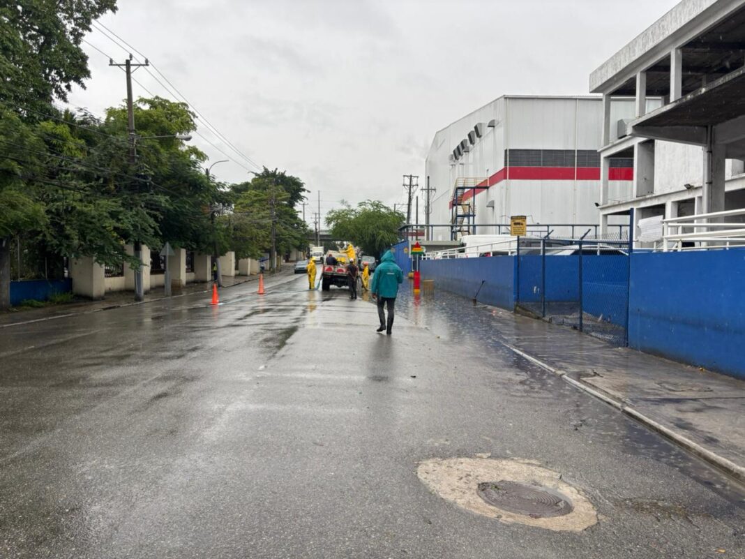 Avenida Dr. Defilló vuelve a la normalidad tras cierre por inundaciones