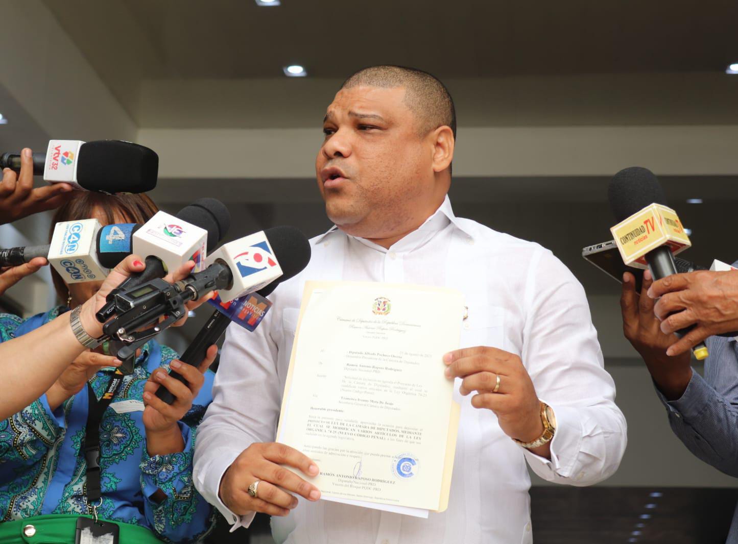 Gobierno planea cargar a dominicanos con RD,000 millones en deuda eléctrica para 2026