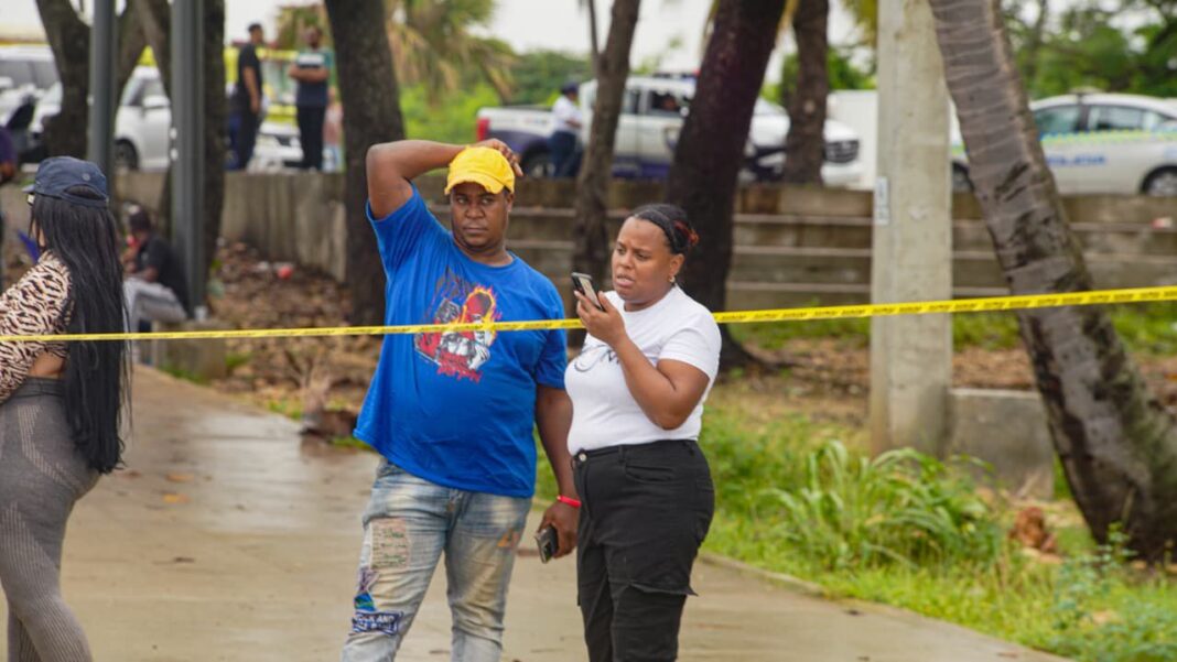 “Solo quiero poder enterrar a mi hijo”: madre de niño desaparecido en Los Mameyes al reanudar la búsqueda