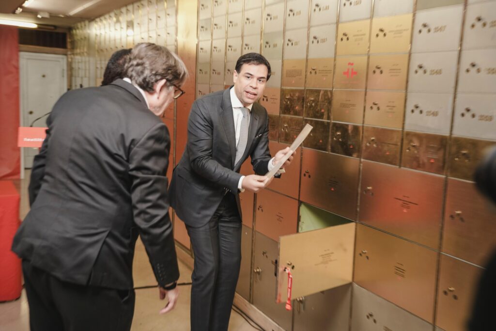 Roberto Ángel encabeza la apertura de la Caja de Letras de Pedro H. Ureña en el Instituto Cervantes | 2 | Roberto Ángel encabeza la apertura de la Caja de Letras de Pedro H. Ureña en el Instituto Cervantes - Noticias de hoy en República Dominicana | De Último Minuto