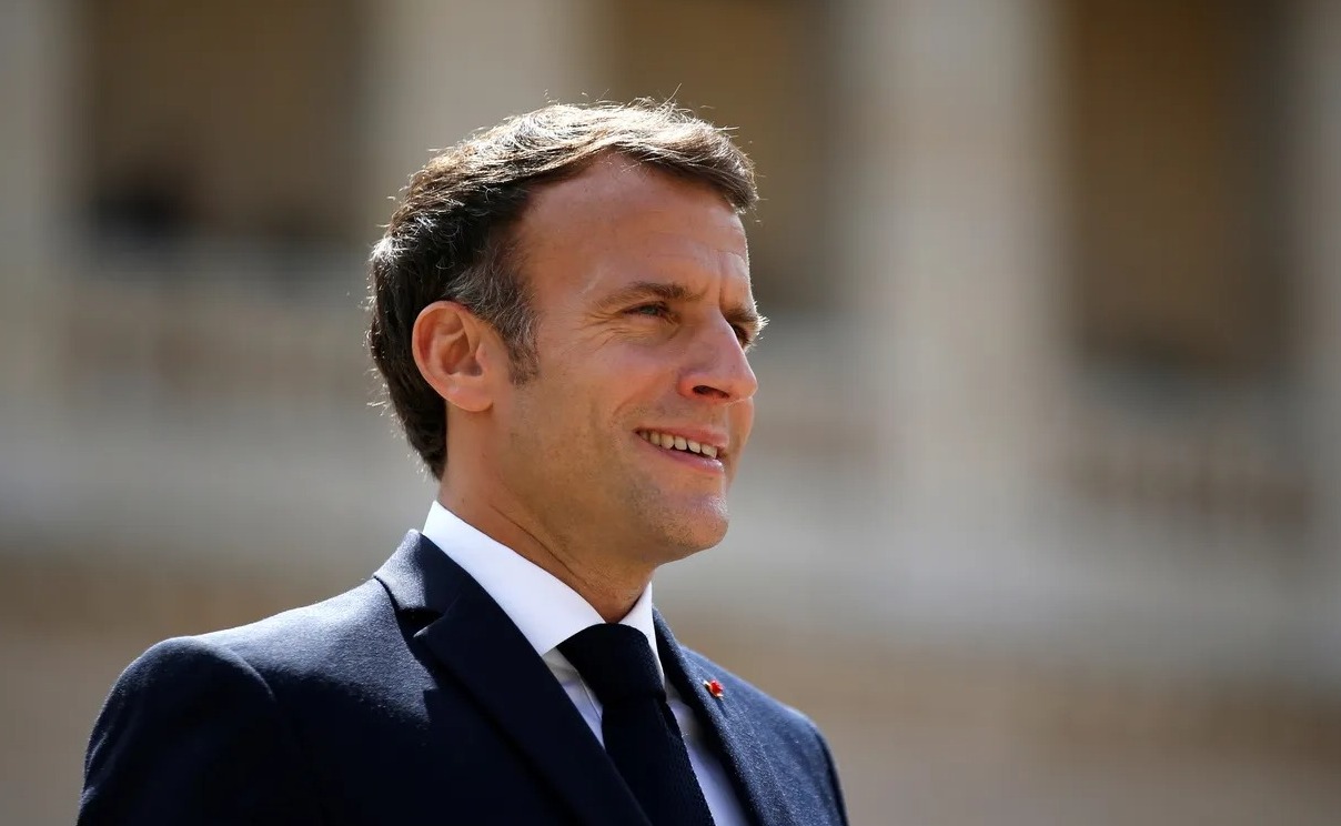 Macron, a favor de prohibir las plataformas que no supriman cuentas falsas y 'bots'