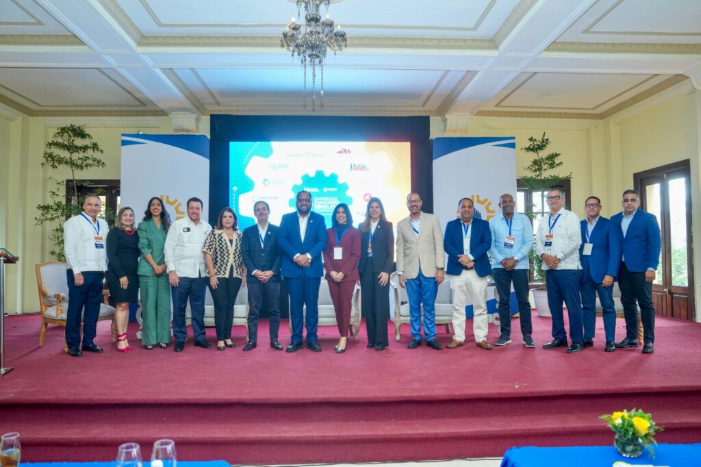 San Cristóbal celebra 30 años de éxito empresarial con congreso sobre relevo generacional y empresas familiares