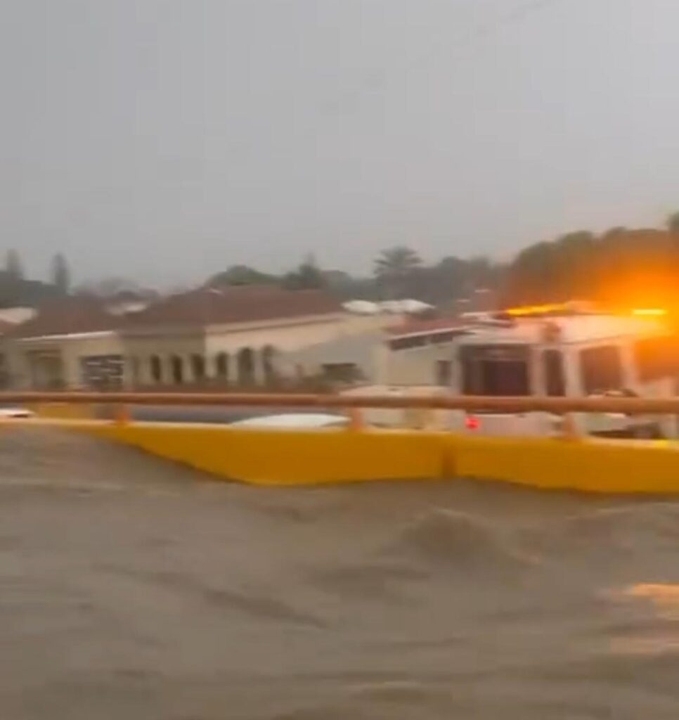 Lluvias provocan gran acumulación de agua en el elevado de la autopista Duarte en Santiago | 2 | Lluvias provocan gran acumulación de agua en el elevado de la autopista Duarte en Santiago - Noticias de hoy en República Dominicana | De Último Minuto