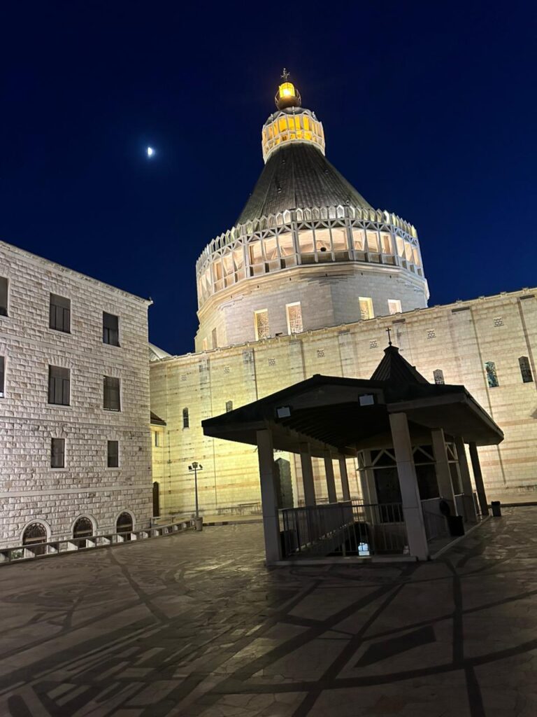 Visita a la Iglesia de la Anunciación en Nazaret: Un viaje espiritual y cultural | 2 | Visita a la Iglesia de la Anunciación en Nazaret: Un viaje espiritual y cultural