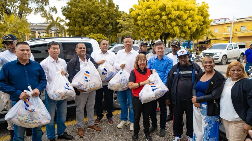 Comunidad china en RD entrega más de 23 mil kits alimentarios a familias afectadas por la tormenta Melissa | 2 | Comunidad china en RD entrega más de 23 mil kits alimentarios a familias afectadas por la tormenta Melissa