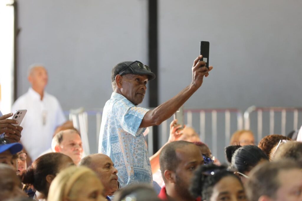 551 familias reciben sus títulos de propiedad en Sabana Pérdida | 4 | 551 familias reciben sus títulos de propiedad en Sabana Pérdida - Noticias de hoy en República Dominicana | De Último Minuto