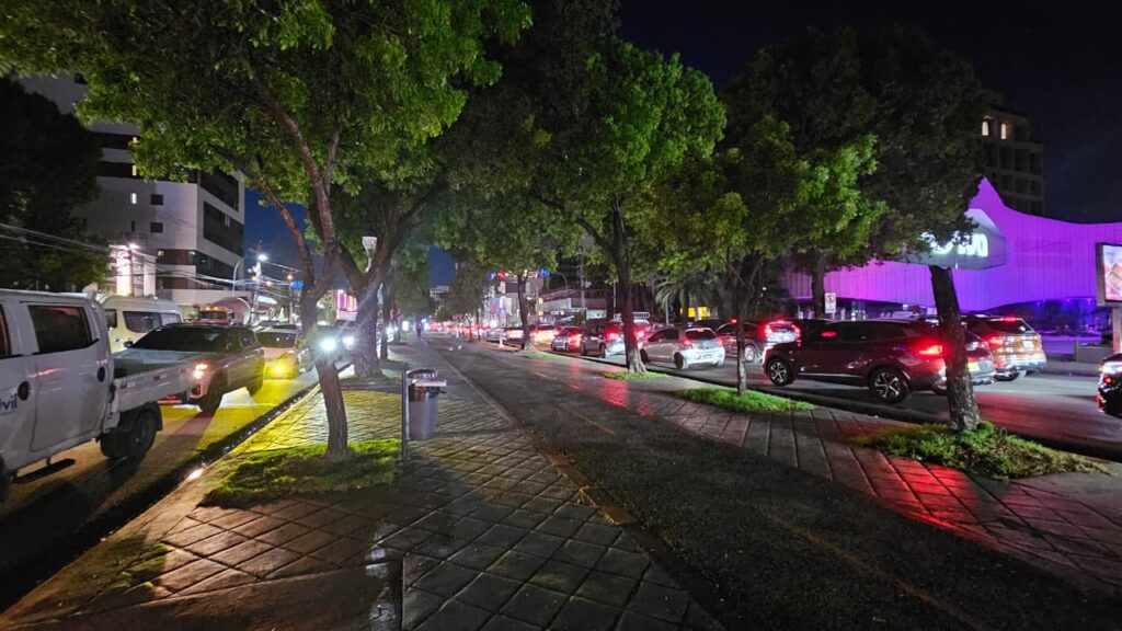 Tránsito colapsa en el Distrito Nacional: principales avenidas intransitables por fuerte taponamiento vehicular | 2 | Tránsito colapsa en el Distrito Nacional: principales avenidas intransitables por fuerte taponamiento vehicular - Noticias de hoy en República Dominicana | De Último Minuto