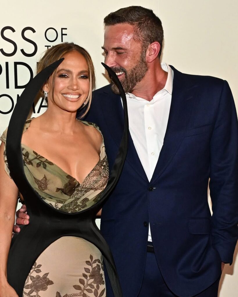 Jennifer Lopez y Ben Affleck se reencuentran en el estreno de “El beso de la mujer araña“ - Noticias de hoy en República Dominicana | De Último Minuto