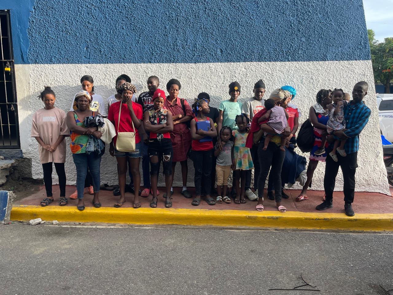 Detienen a 69 indocumentados durante operativos de interdicción en diferentes zonas de Santiago - Noticias de hoy en República Dominicana | De Último Minuto