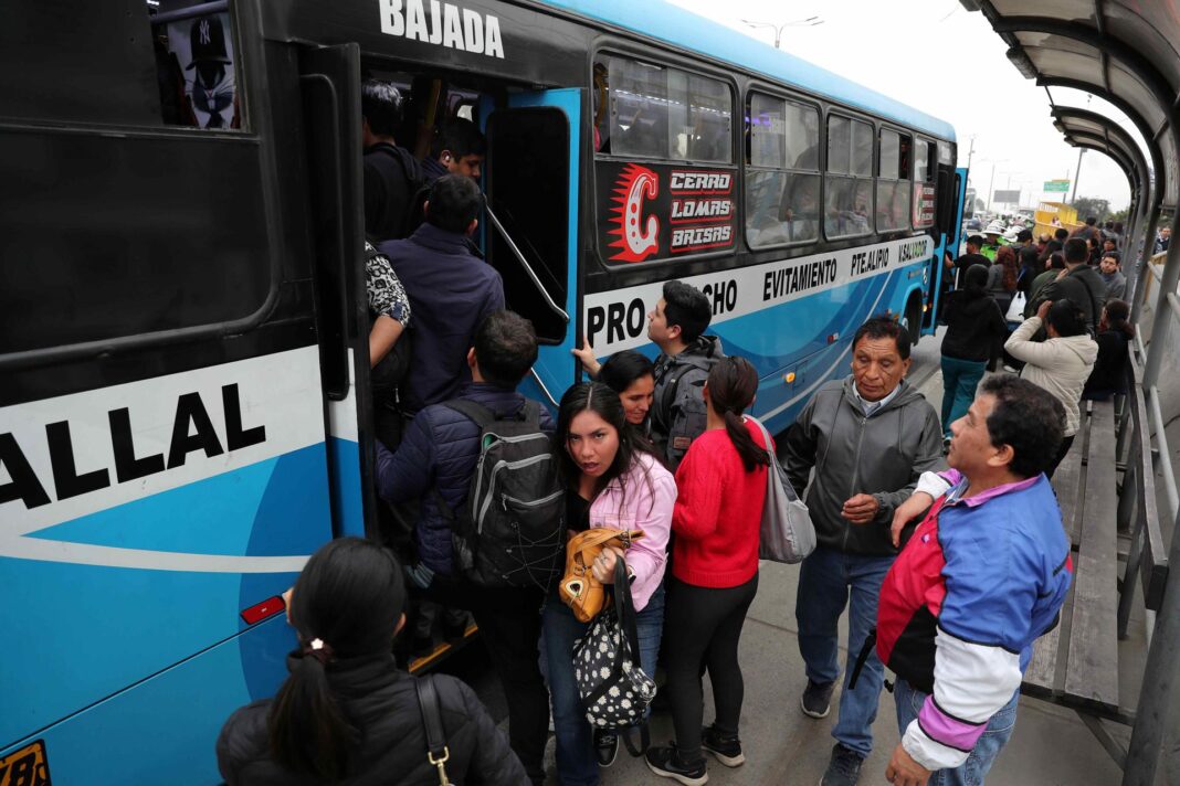 Transportistas en Lima levantan el paro, tras llegar a acuerdos con el Gobierno