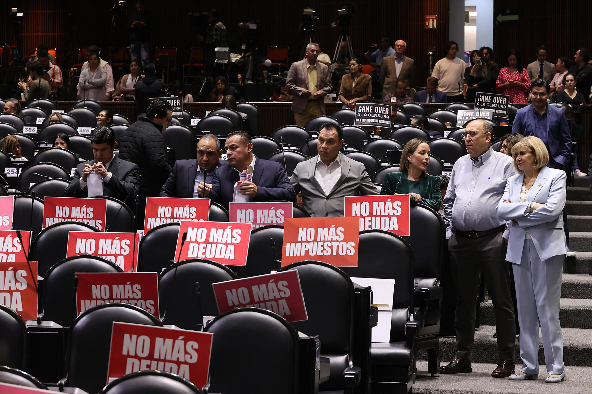 Diputados mexicanos aprueban impuestos a refrescos, tabaco, videojuegos y apuestas en 2026