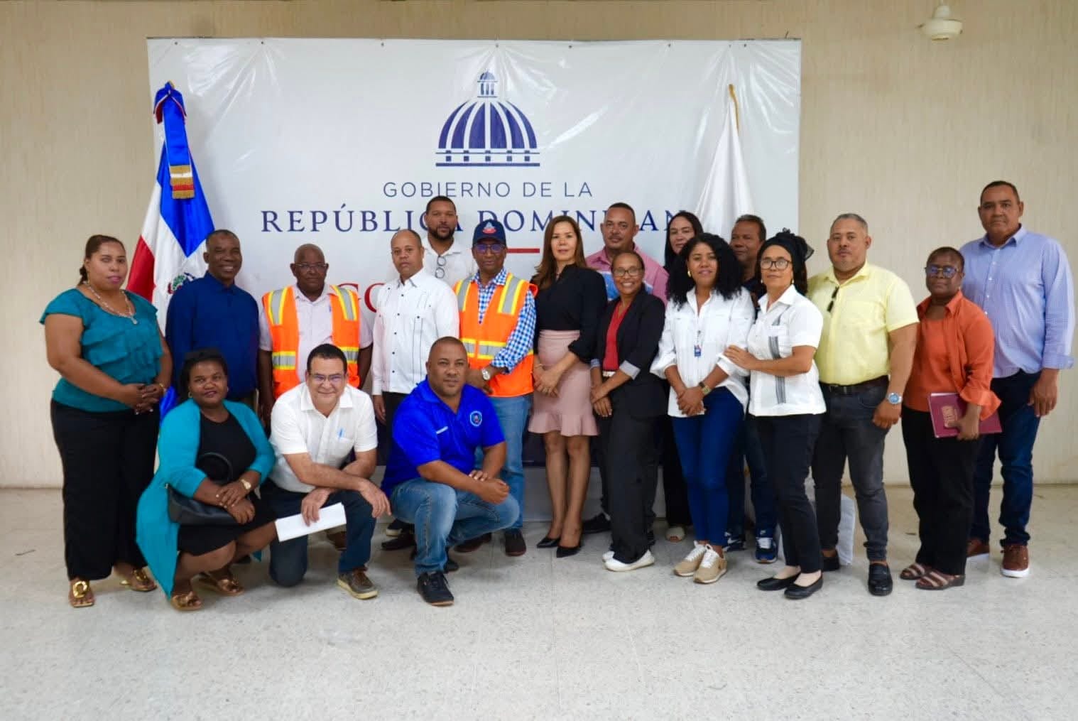 Diálogo busca levantar paro de docencia en Tábara Abajo, Azua - Noticias de hoy en República Dominicana | De Último Minuto