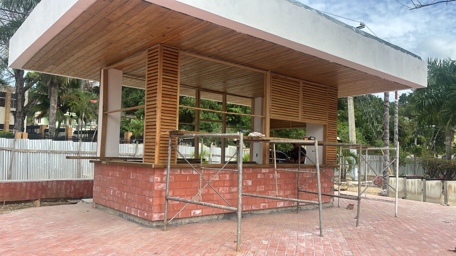 “El ministro se preocupó por nuestro malecón y hoy no está lleno de lodo” dicen residentes de Samaná - Noticias de hoy en República Dominicana | De Último Minuto