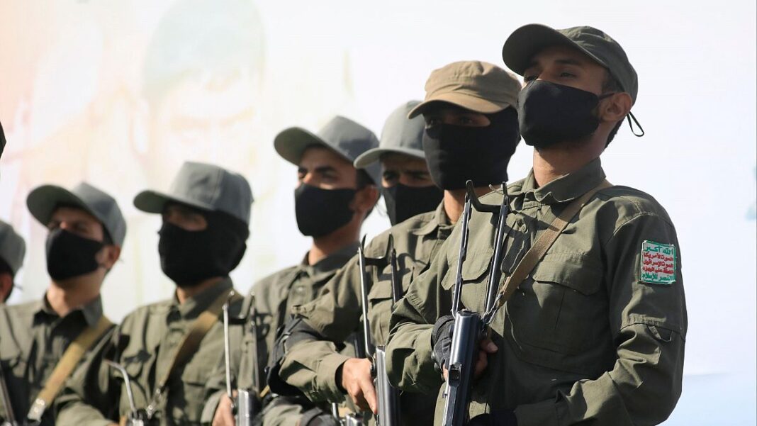 Los hutíes despiden a su líder militar asesinado por Israel con un gran funeral en Saná