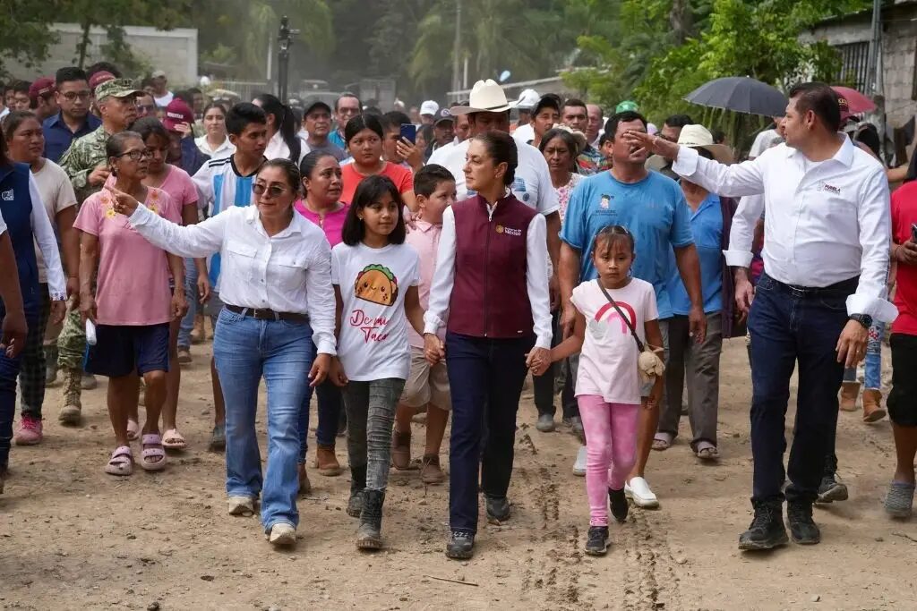 Sheinbaum va a zonas afectadas de Puebla por lluvias e inundaciones y bajan desaparecidos
