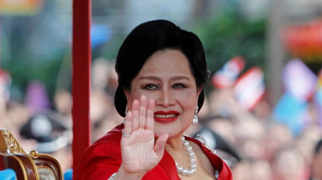 Muere la reina madre Sirikit de Tailandia a los 93 años