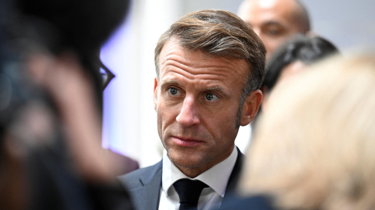 Macron recibe a los líderes políticos moderados antes de anunciar el nuevo primer ministro