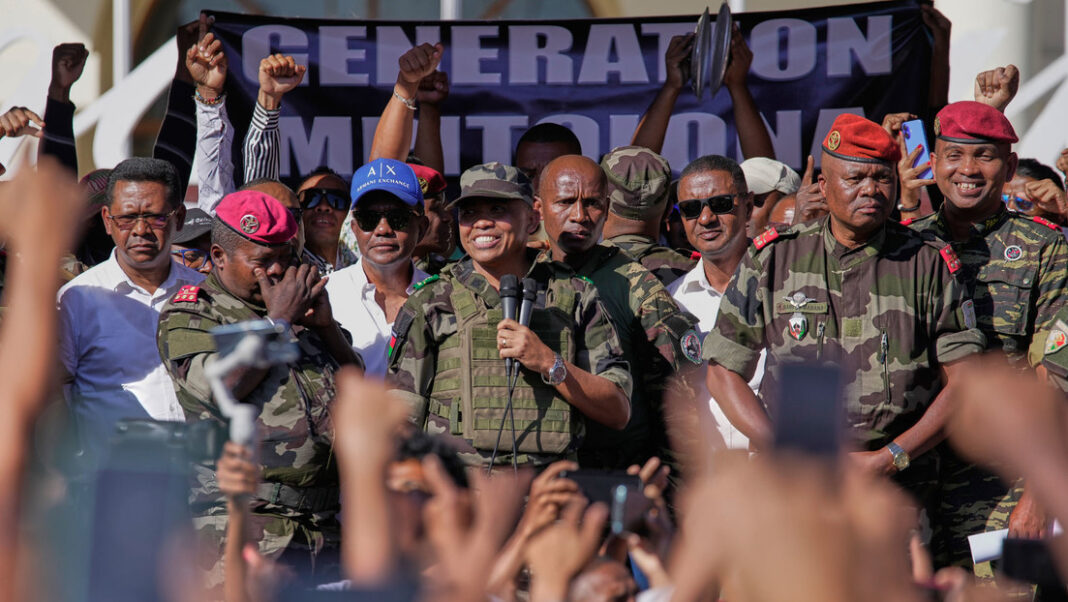 La generación Z celebra el golpe de Estado militar en Madagascar