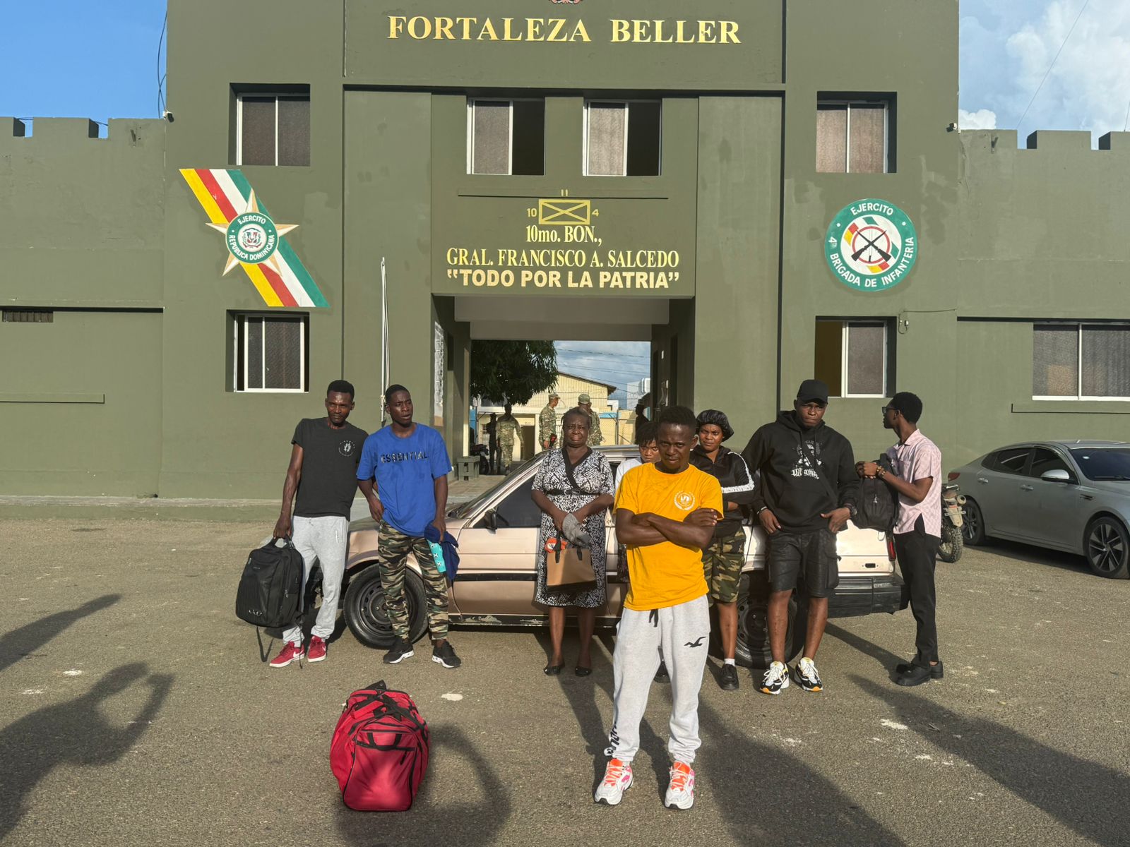 Con vigilancia de drones Ejército detiene vehículo que transportaba haitianos indocumentados en Dajabón - Noticias de hoy en República Dominicana | De Último Minuto