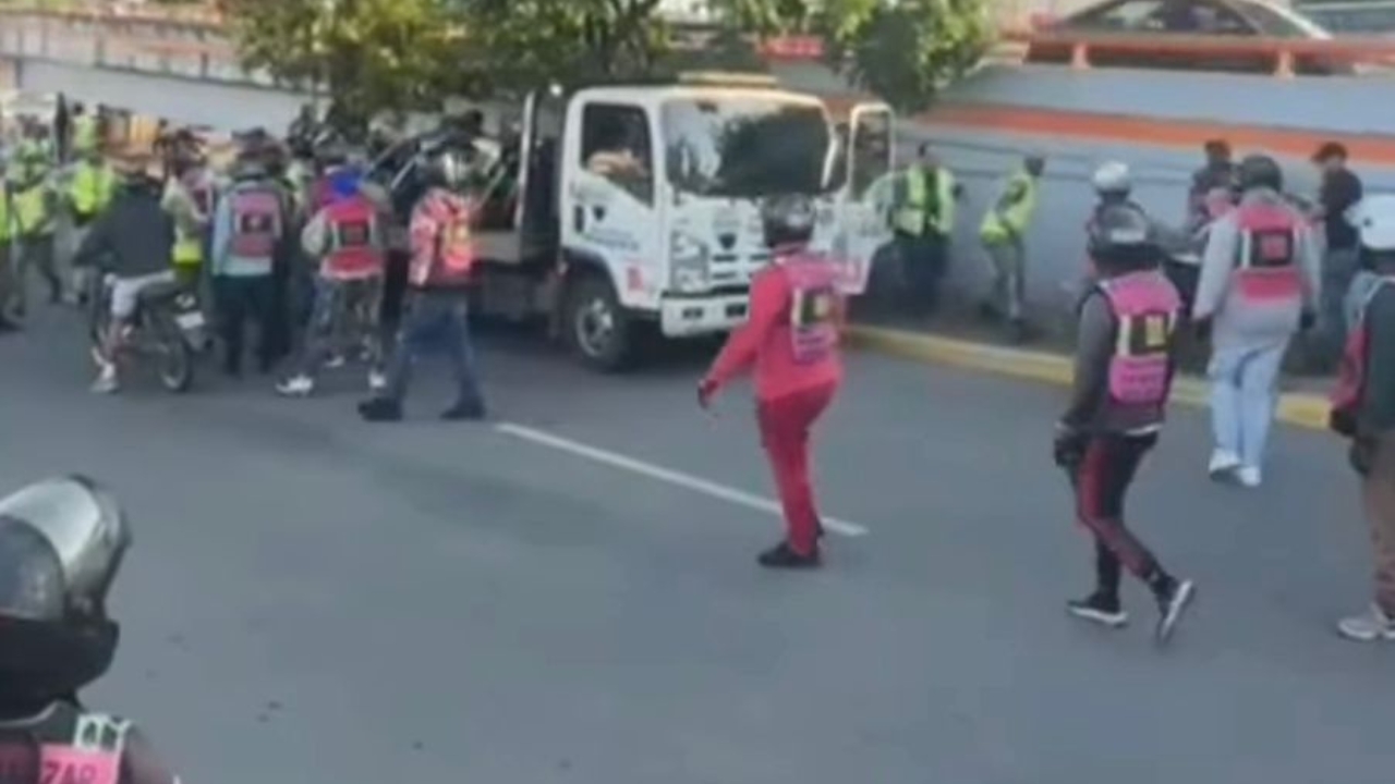 Se registra enfrentamiento entre agentes de la Digessett y motoconchos frente al Metro de la Churchill por parada improvisada