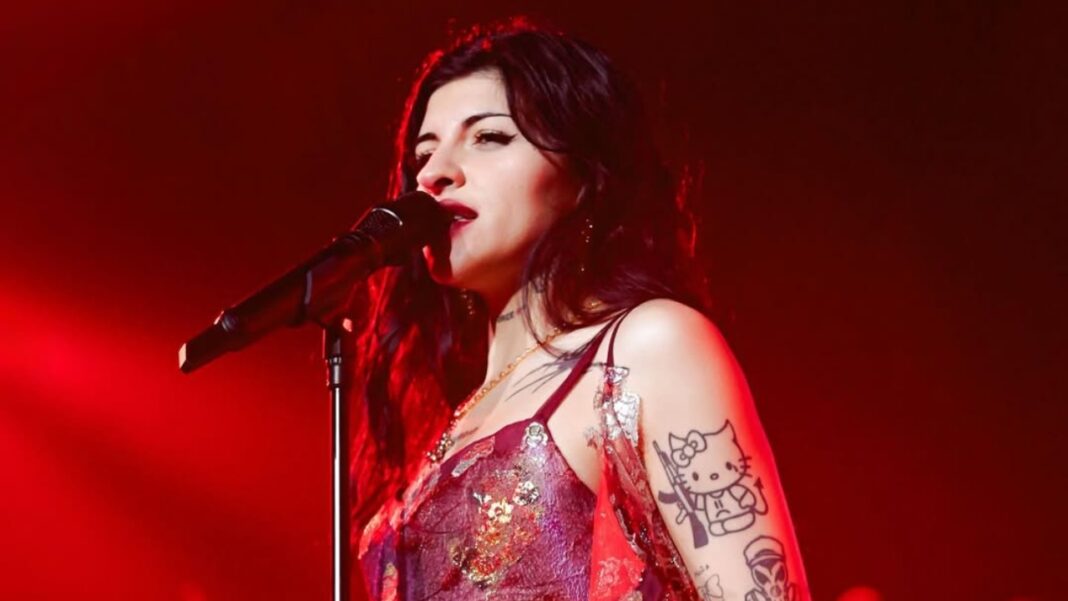 Cazzu se la deja caer a Nodal durante concierto: 