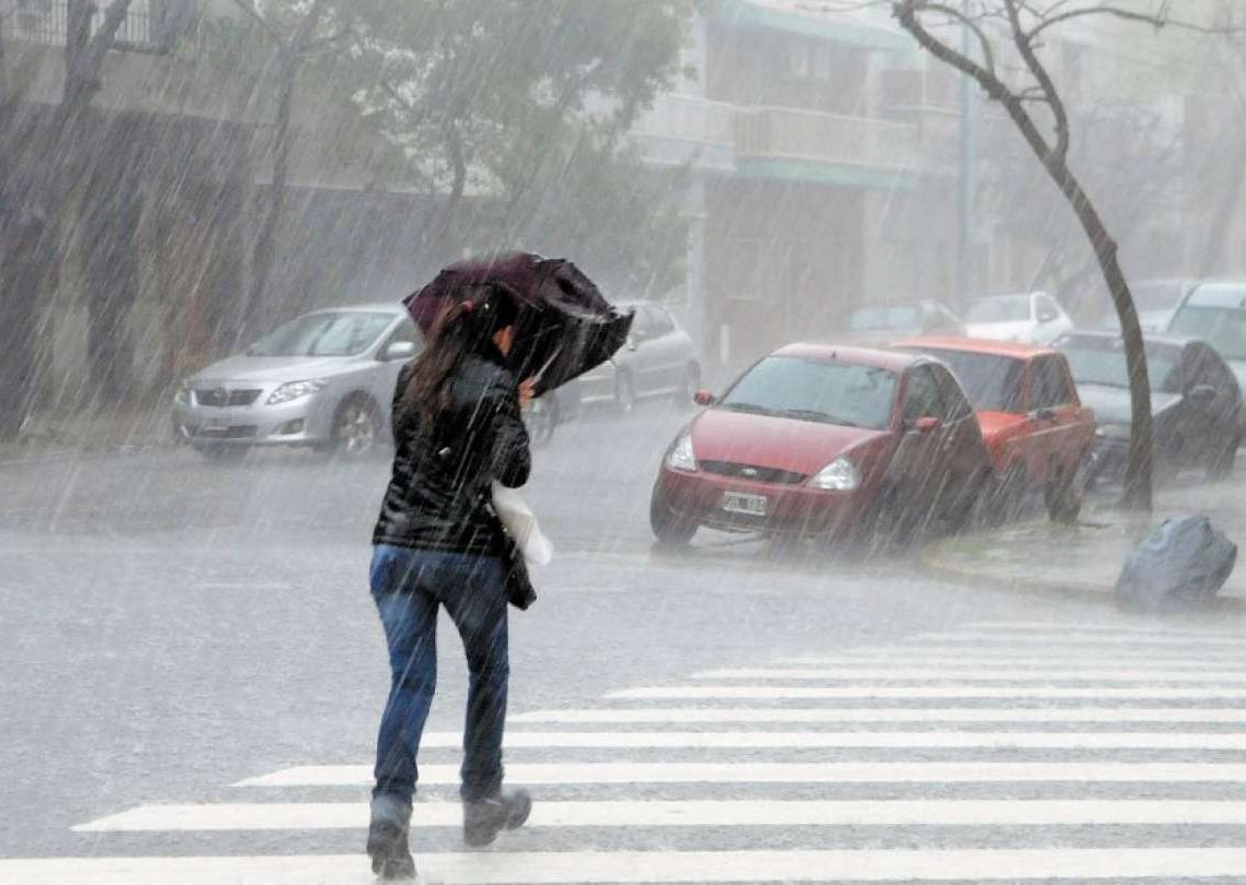 Vaguada inducida por el huracán Melissa provocará lluvias este jueves